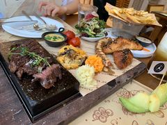 -Mark&Mars Restaurant