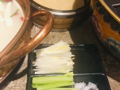 -三人行骨头王火锅(长寿店)