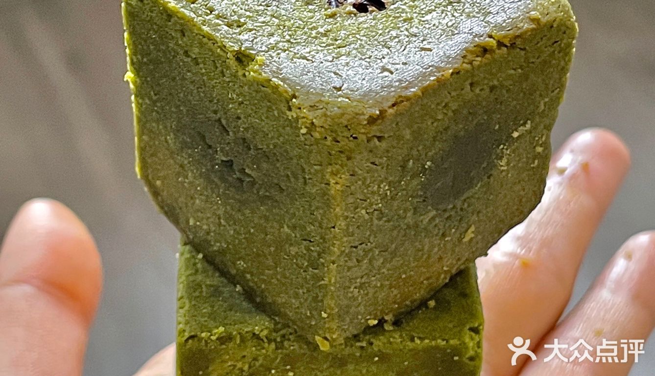 一盒六块，三种口味，紫薯栗子红豆