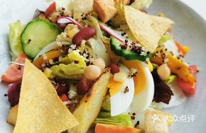Vegetarian Quinoa Garden Salad