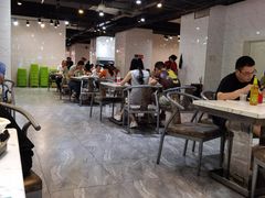 大堂-凤凰路何眼镜香辣蟹(花果园店)