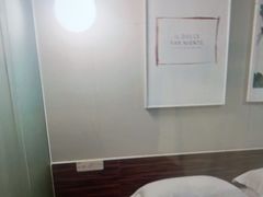 -卡罗酒店(东门晒布地铁站店)