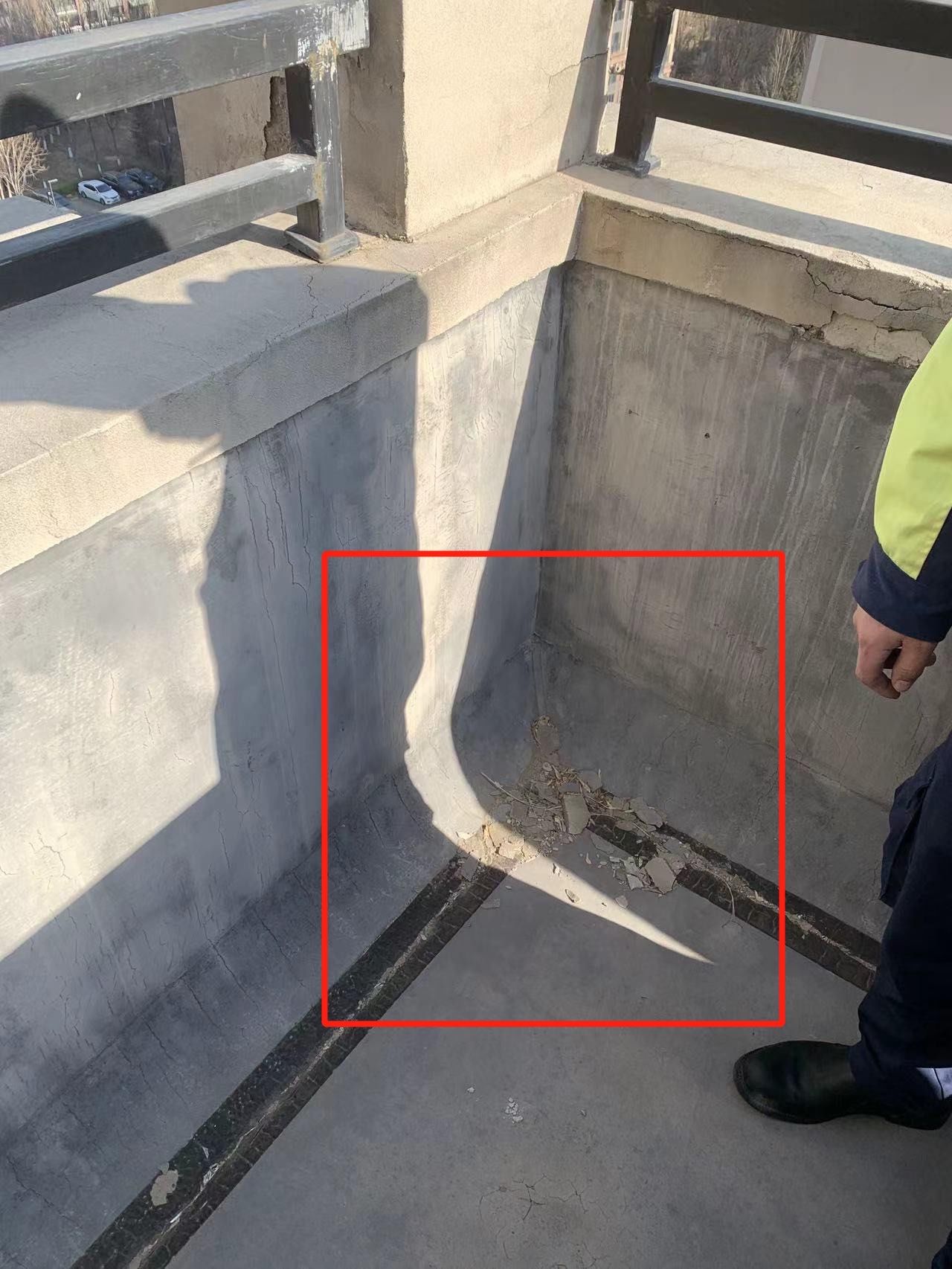 查漏报告:不是潮湿,就是屋面阴角防水失效而渗水