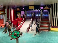 -涨巢·潮玩水疗局