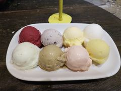 -莓园冰淇淋店