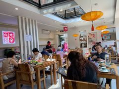 大堂-毛辣果·贵州红酸汤牛肉火锅(西单店)