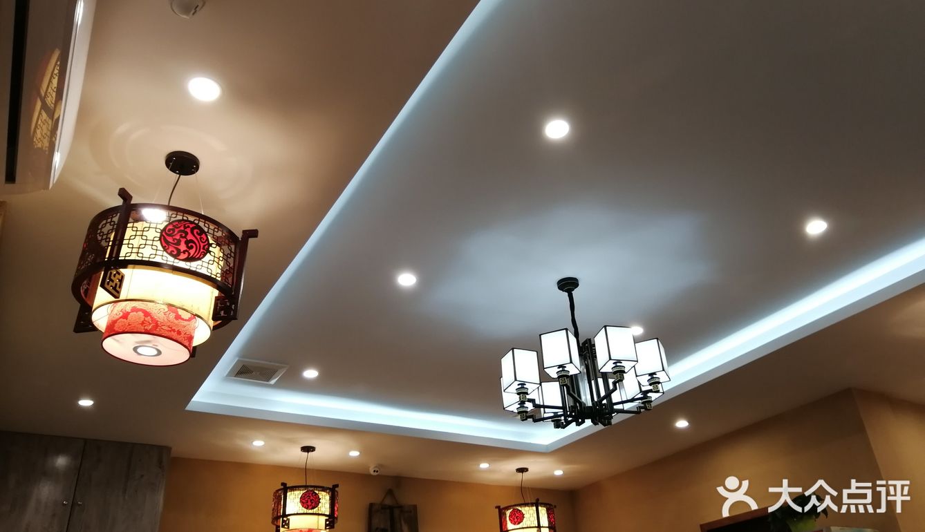 店铺内装修还不错，也比较干净♀️