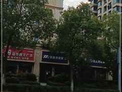 -小海豚国际游泳培训(长宁龙之梦酒店)