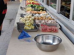 自助取餐区-尚庄度假村·庭台树下·户外烧烤·团建CS·轰趴营地(上庄水库店)