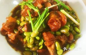 Stewed Pork Trotter with Edamame