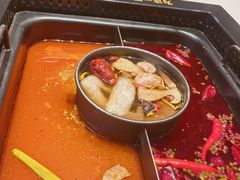 -老牌坊云南鱼豆花火锅(哈西万达店)