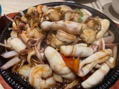 铁板三鲜-小船渔村•大连菜•大连焖鱼(黄河路店)