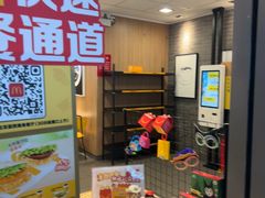 -麦当劳(上海虹桥站30B检票口楼上)
