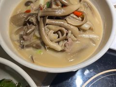 鲜蘑菇焖肉-大碗先生(沙湾天虹店)
