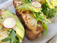 丹麦开放三文治配吞拿鱼牛油果-农畉LONFOOD(福田星河COCOPark店)