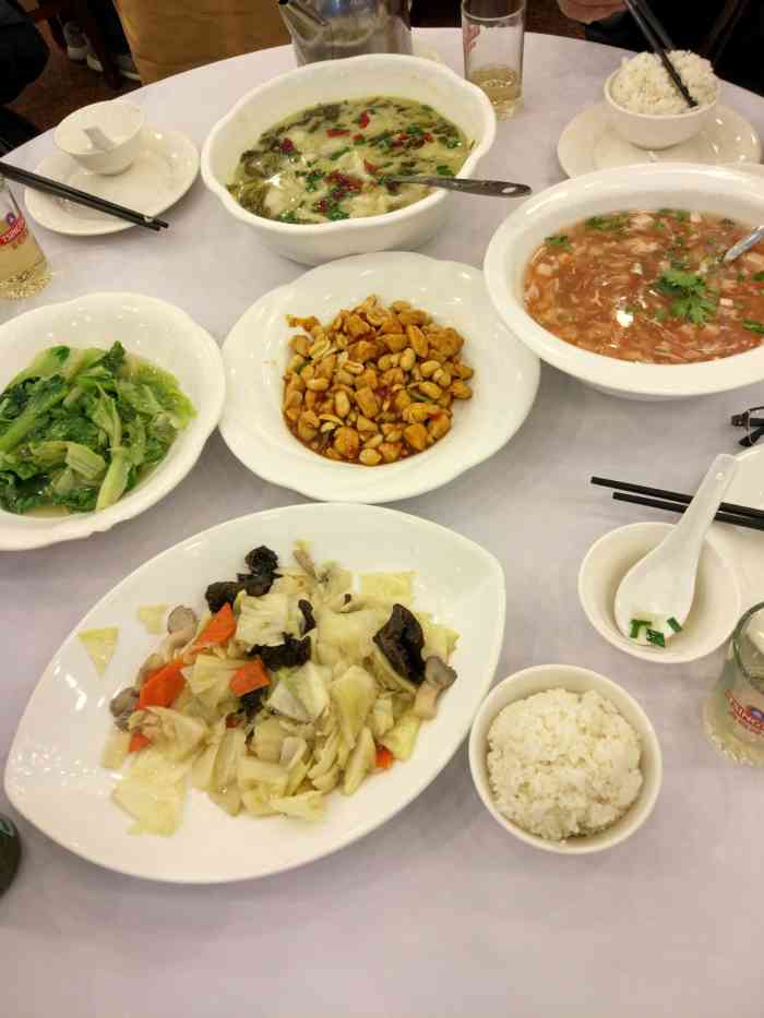 日月大酒店-"在新光电影院一侧,东西还可以,就是偏咸了.