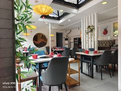 -毛辣果·贵州红酸汤牛肉火锅(西单店)