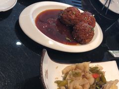 鸭蛋黄狮子头-梅飞酒家(名辉豪庭店)