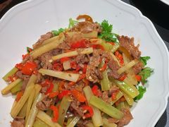 脆芹辣炒黄牛肉-锦楼·臻选新杭帮(杭州中心店)