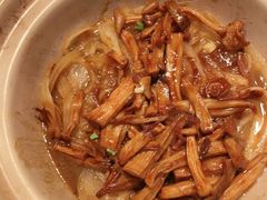 砂锅烧山菌-老牌坊鲁菜名店(美莲广场店)