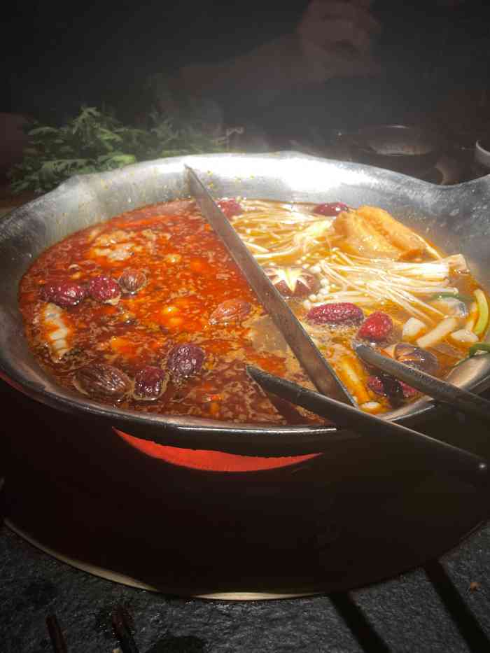 凑凑火锅·茶憩(温州万象城店)-"被沈邵强烈安利的火锅店感觉没有什么