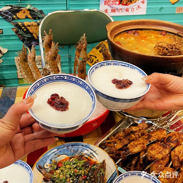 吃完港式药膳鸡煲,再回家泡个脚,属于年轻人的养生秘籍㊙️