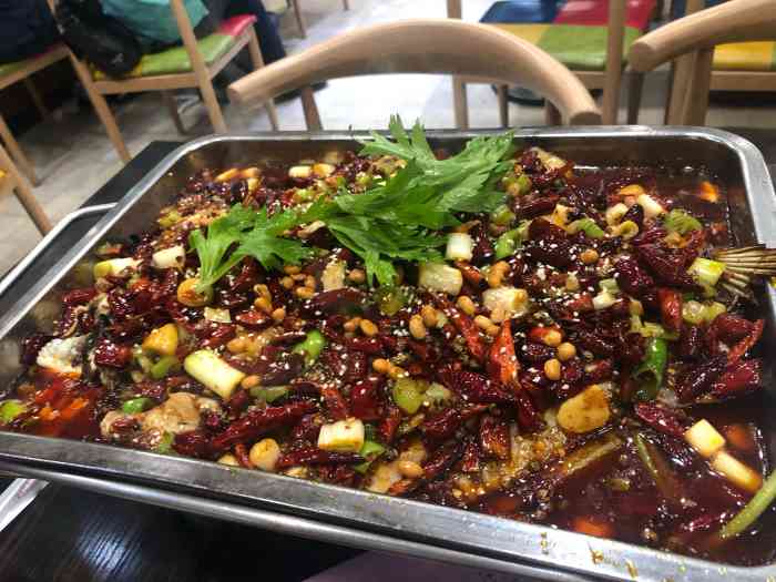 巴蜀鱼馆-"看大众点评星级很高,门脸不大,味道确实不.