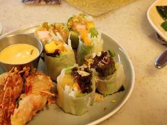 酥炸老虎虾香芒米纸卷配榴莲汁-CHINCHIN 青青·泰国料理(万象食家店)