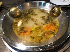 鸿运酸汤锅-土著渔匠·养生蝴蝶鱼(香樟路店)