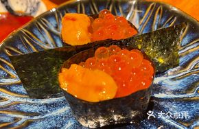 Salmon Roe Sea Urchin Gunkan