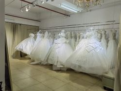 -月月婚纱礼服仓储店(王府井店)