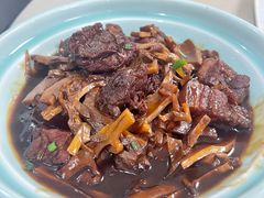 红烧肉笋干-七的湖·晚芳亭·阳澄湖农家菜·大闸蟹(莲花岛店)