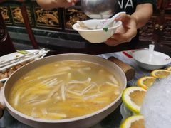 鸡纵菌鸡汤-蔼若春.传承三十年云南菜(金碧公园店)