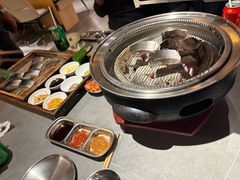 -围炉肉舍•炭烤活鳗•丹东海鲜烤肉(步行街店)