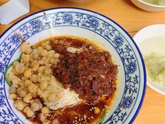 -渝之汇牛肉豌杂面