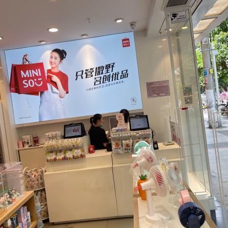 名创优品(琼山中山北路店)-"拿着墨镜去收银台询问还有没有新的,工作