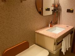 -桔子酒店(上海西藏北路地铁站店)