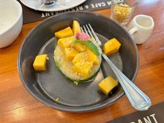 -Chom Cafe and Restaurant