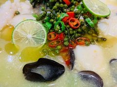 云南特色酸汤鱼-滇越乘象云南餐厅(次渠店)