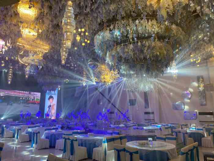 一家人(喜事汇店)-"最好的闺蜜结婚了00真心的祝福你们能够好.