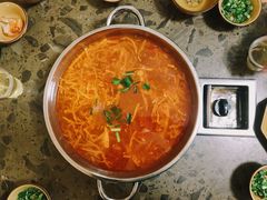 -黄利砖万峰林布依特色酸笋牛肉馆