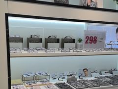 -J-Optical佳视明眼镜·蔡司视觉(青岛金茂览秀城店)