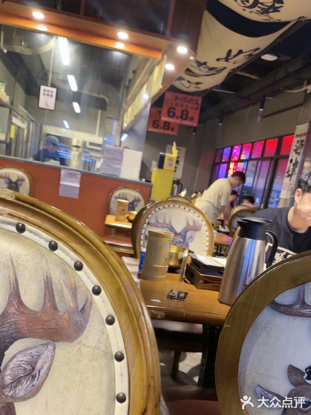 这里的呼伦贝尔羊肉串真是一绝！嫩滑多汁的羊肉