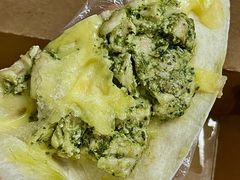 香草罗勒鸡肉奶酪饼-CIN CIN CANTINA&BAR
