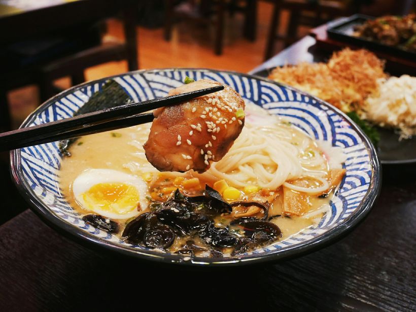 豚骨肉很大一块 拉面很劲道推荐 豚骨乌冬面