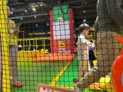 -蹦蹦跳跳(新奥购物中心店)