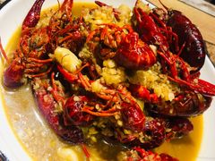 特色蒜香龙虾-虾弄弄海派小龙虾·牛羊蝎子火锅
