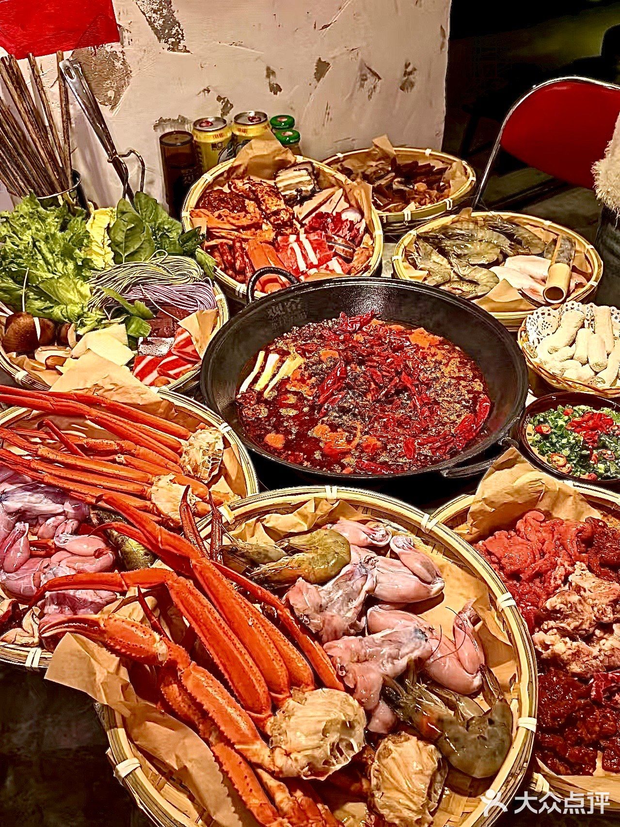 大家都很有序的排队过称 现切肉肉太新鲜了，吃的放心
