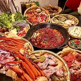 大家都很有序的排队过称 现切肉肉太新鲜了，吃的放心