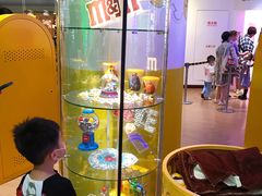 -m豆巧克力世界(上海世茂广场店)